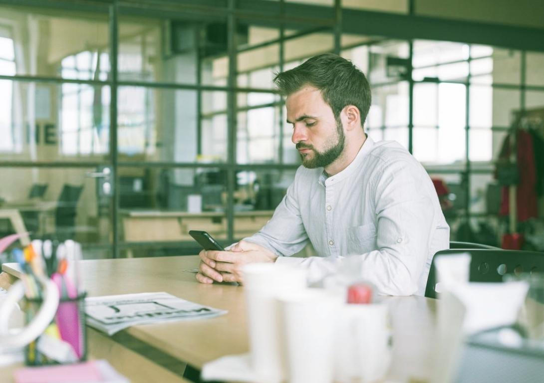 Teilnehmer bei einer interaktiven Workshop-Übung zur Budgetplanung